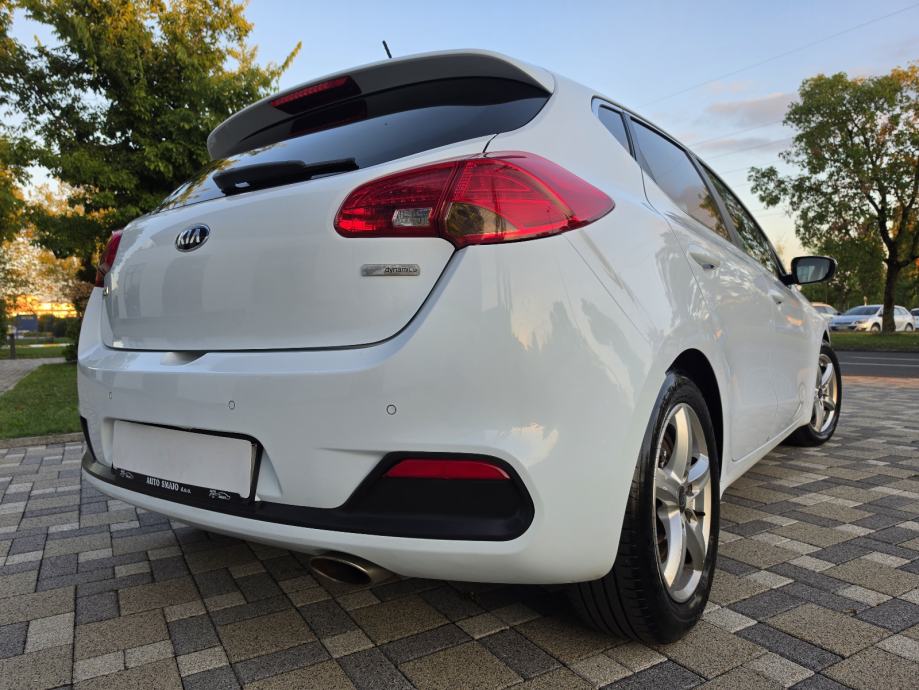 Kia Ceed 1,6 CRDi **LX EDITION**DIG.KLIMA**ALU**SERVISNA**REG 1 GOD**, fotografija 11