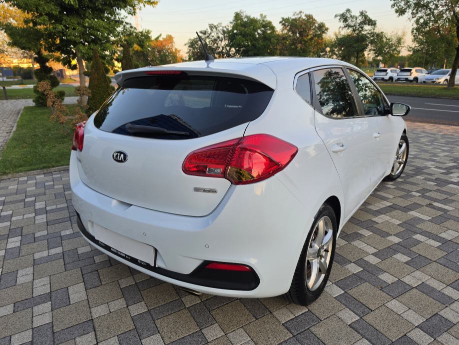 Kia Ceed 1,6 CRDi **LX EDITION**DIG.KLIMA**ALU**SERVISNA**REG 1 GOD**, fotografija 10