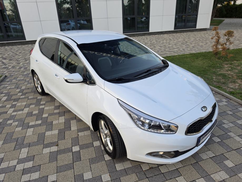 Kia Ceed 1,6 CRDi **LX EDITION**DIG.KLIMA**ALU**SERVISNA**REG 1 GOD**, fotografija 13