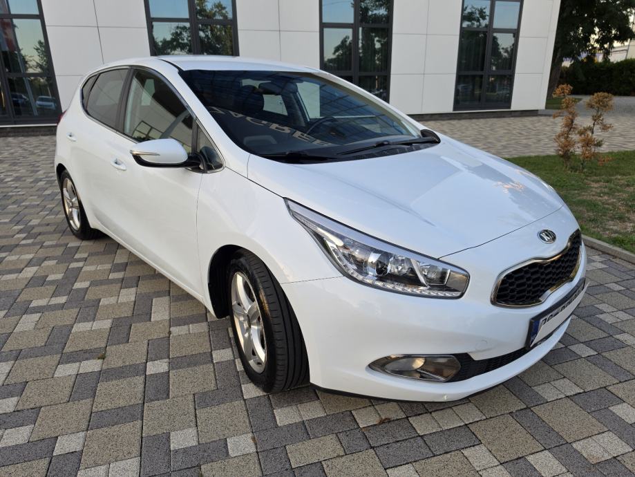 Kia Ceed 1,6 CRDi **LX EDITION**DIG.KLIMA**ALU**SERVISNA**REG 1 GOD**, fotografija 14