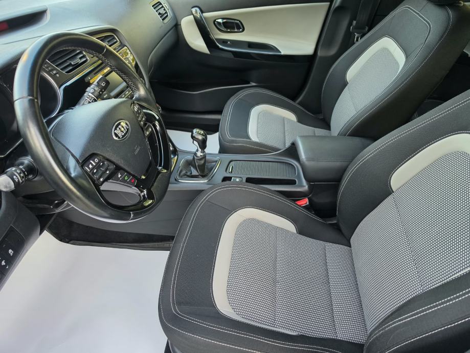 Kia Ceed 1,6 CRDi **LX EDITION**DIG.KLIMA**ALU**SERVISNA**REG 1 GOD**, fotografija 18
