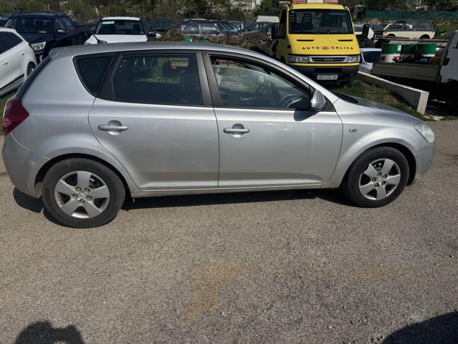Kia Ceed 1,6 EX 93kW-2008 god -Registracija do 03/2027, pogled izvana - slika 5