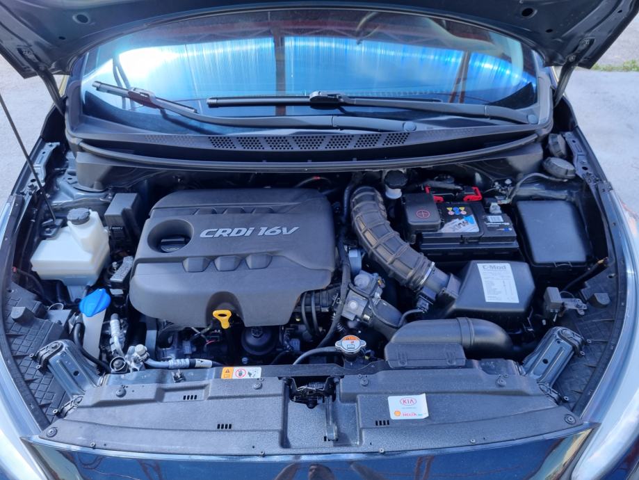 KIA*CEED*2015G*1.4 CRDI*5 VRATA*144TKM*LED*ALU*PDC*SERVISIRAN*7490E
