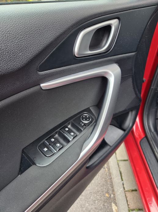 Kia Ceed, 48 tkm, prvi vlasnik , tvornicka garancija, fotografija 6