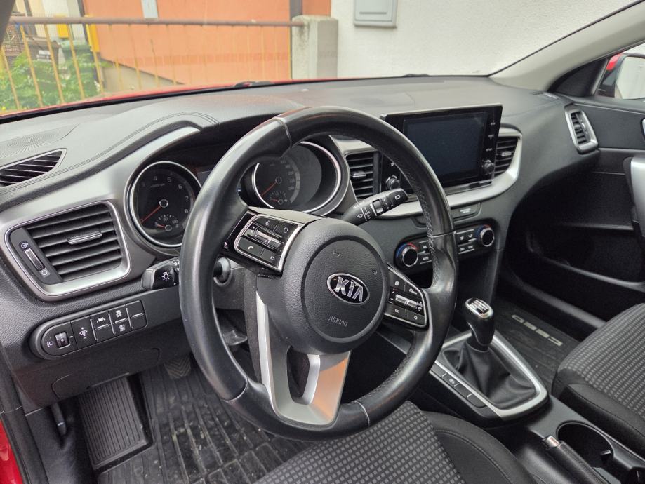 Kia Ceed, 48 tkm, prvi vlasnik , tvornicka garancija, fotografija 5