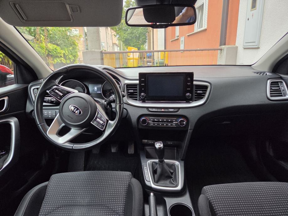 Kia Ceed, 48 tkm, prvi vlasnik , tvornicka garancija, fotografija 8