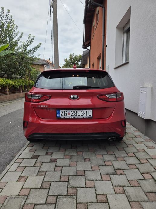 Kia Ceed, 48 tkm, prvi vlasnik , tvornicka garancija, fotografija 3