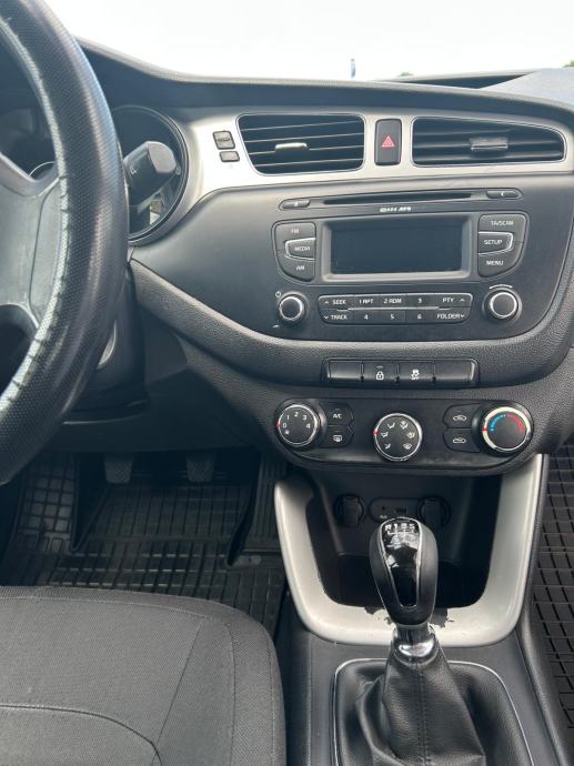 Kia Ceed (cee'd) 1,4 CRDi LX, fotografija 5