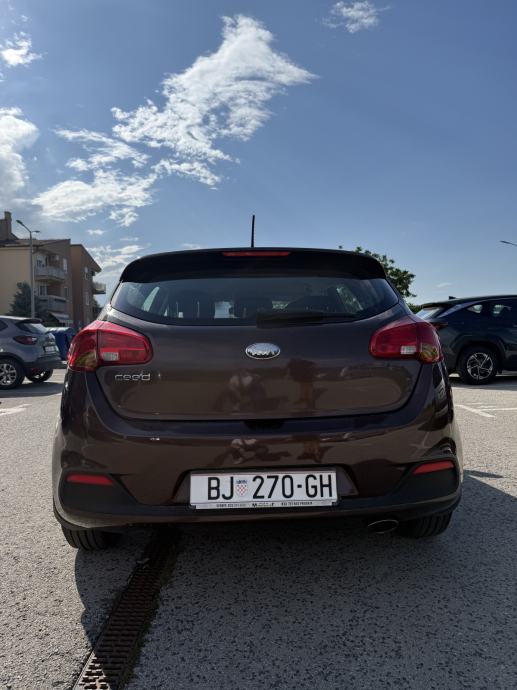 Kia Ceed (cee'd) 1,4 CRDi LX, fotografija 4