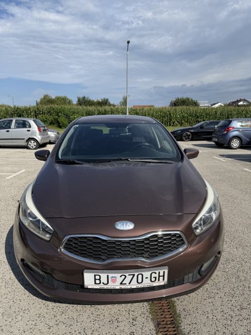 Kia Ceed (cee'd) 1,4 CRDi LX, fotografija 3