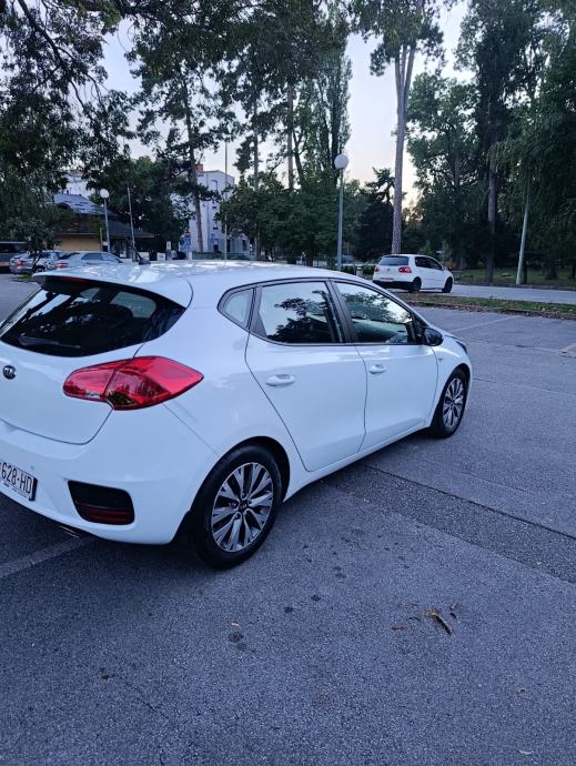 Kia Ceed (cee'd) 1,4 CVVT, klima,HR auto,top stanje, fotografija 2