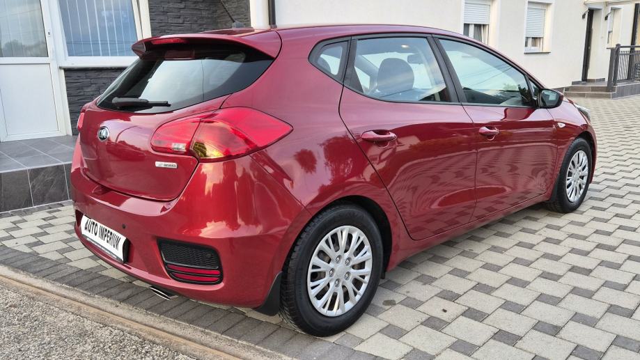 Kia Ceed (cee'd) 1,4 CVVT - REDIZAJN -1.VLASNIK - 85 000 KM -, fotografija 11