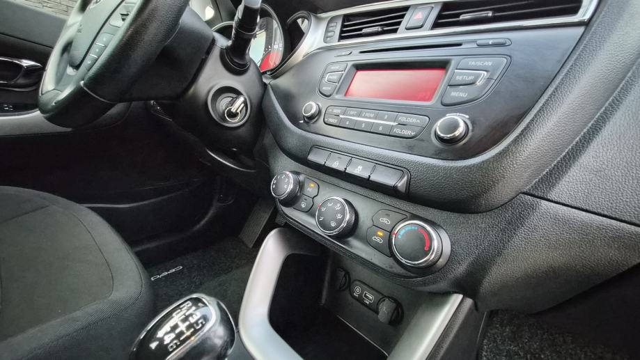 Kia Ceed (cee'd) 1,4 CVVT - REDIZAJN -1.VLASNIK - 85 000 KM -, fotografija 12