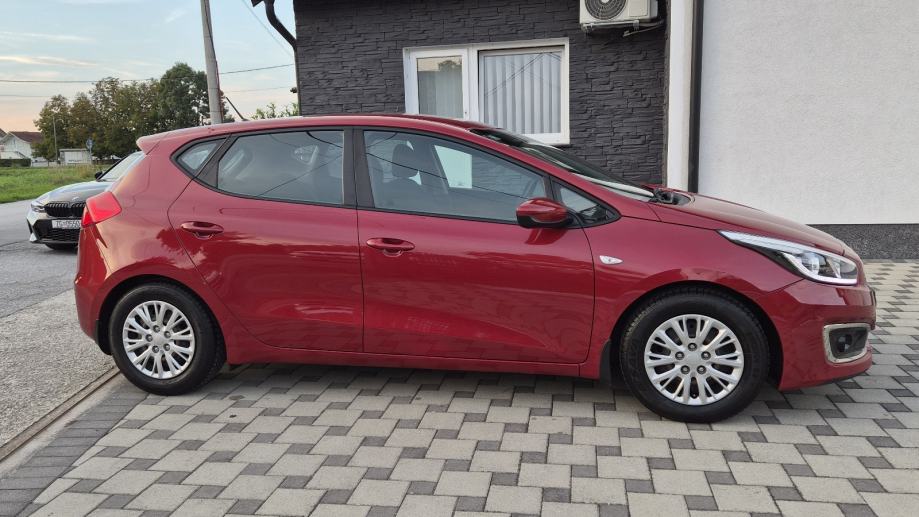 Kia Ceed (cee'd) 1,4 CVVT - REDIZAJN -1.VLASNIK - 85 000 KM -, fotografija 9