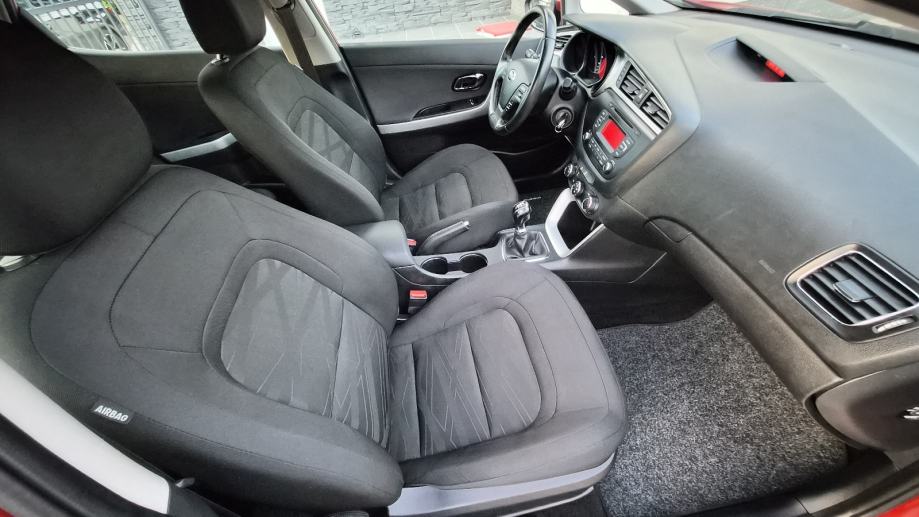 Kia Ceed (cee'd) 1,4 CVVT - REDIZAJN -1.VLASNIK - 85 000 KM -, fotografija 14