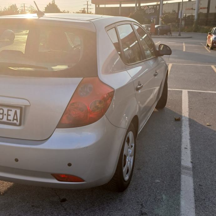 Kia Ceed (cee'd) 1,4 LX, fotografija 6