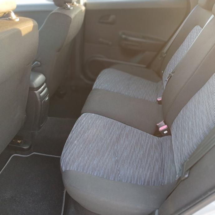 Kia Ceed (cee'd) 1,4 LX, fotografija 9