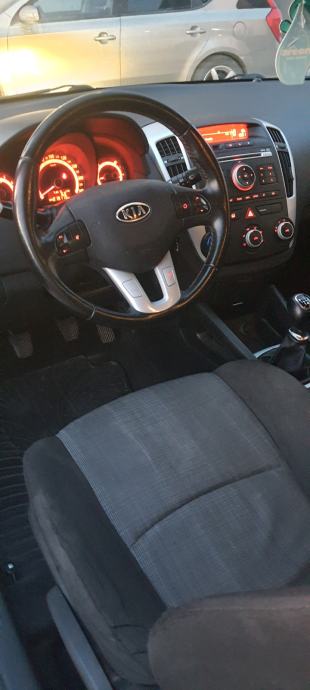 Kia Ceed (cee'd) 1,4, registrirana do 9.tog 2027!!, fotografija 9