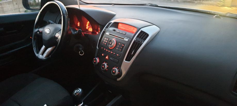 Kia Ceed (cee'd) 1,4, registrirana do 9.tog 2027!!, fotografija 6