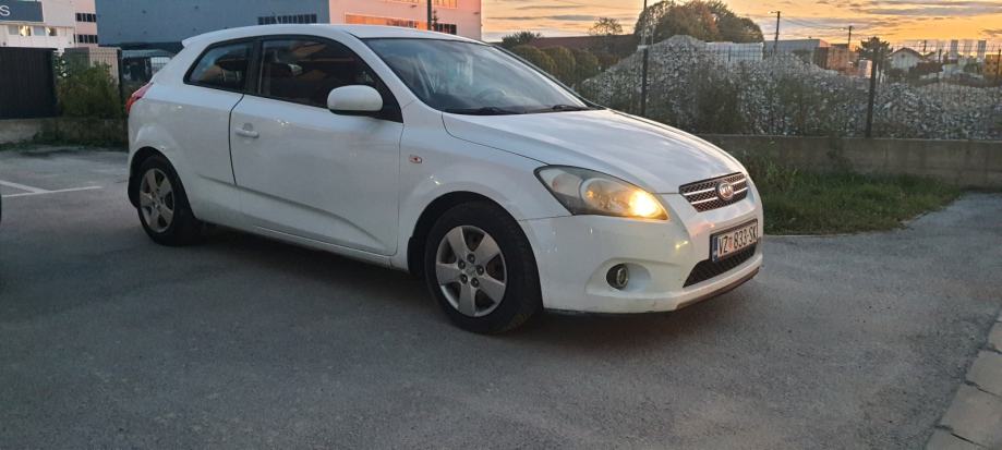 Kia Ceed (cee'd) 1,4, registrirana do 9.tog 2027!!, fotografija 3