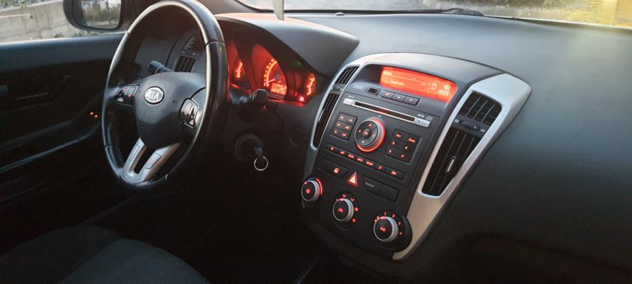 Kia Ceed (cee'd) 1,4, registrirana do 9.tog 2027!!, fotografija 4