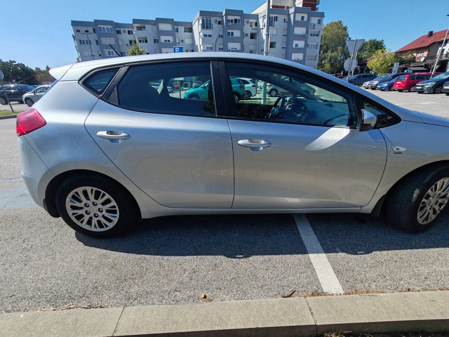 Kia Ceed 1.4 16V/2018.god./127.000km/reg:8./2027./najbolji motor-lanac, fotografija 7