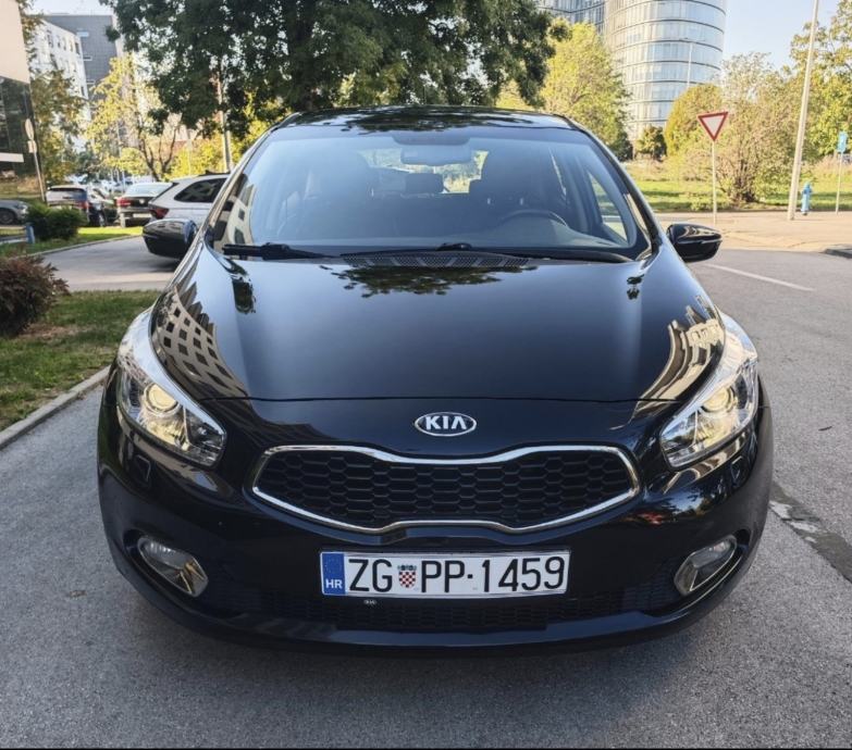Kia Ceed (cee'd) 1,6 CRDi EX, Kamera, Navig.. Webasto, Keylless-goo, fotografija 3