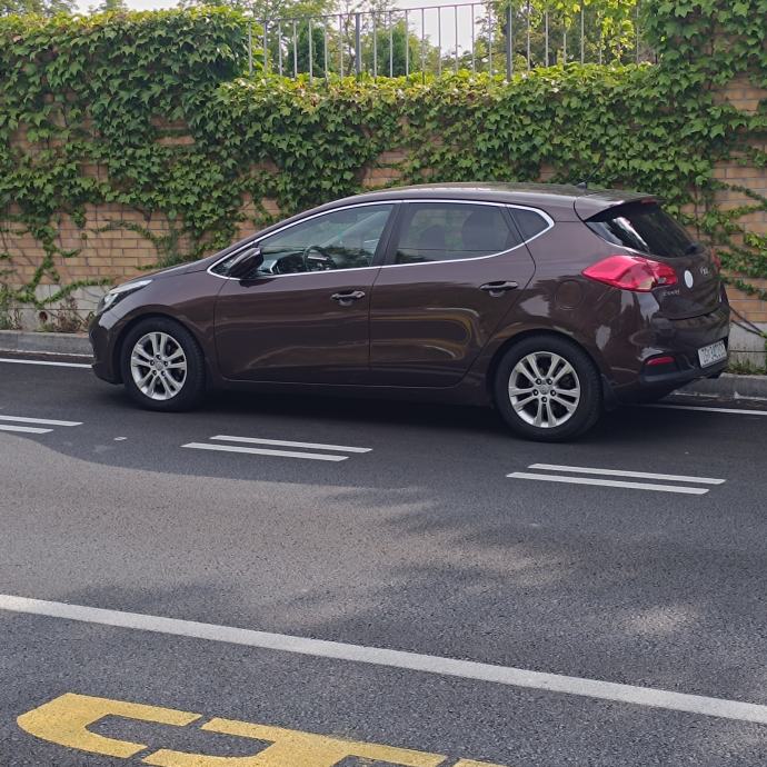 Kia Ceed (cee'd) 1,6 CRDi EX, fotografija 2