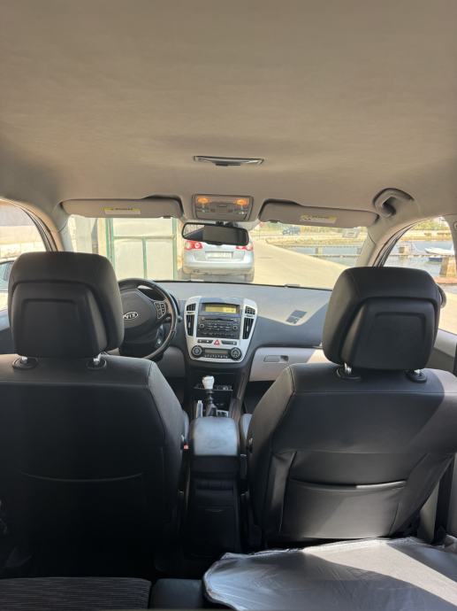 Kia Ceed (cee'd) 1,6 CRDi EX, fotografija 3