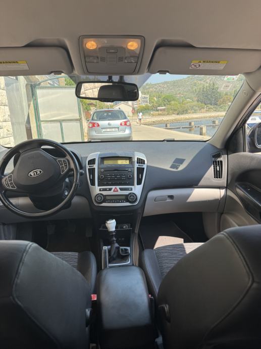 Kia Ceed (cee'd) 1,6 CRDi EX, fotografija 4