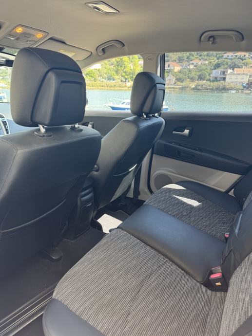 Kia Ceed (cee'd) 1,6 CRDi EX, fotografija 6
