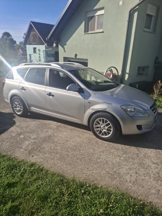 Kia Ceed (cee'd) 1,6 CRDi EX sportwagon Alu, fotografija 3