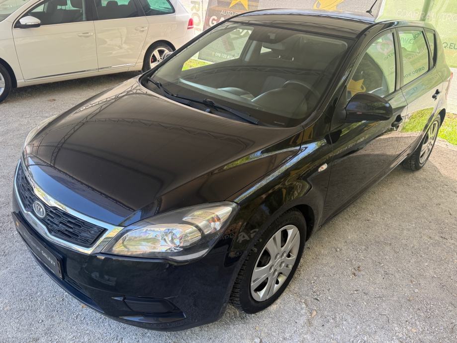 Kia Ceed (cee'd) 1,6 CRDi EX✅UREDNO STANJE✅, fotografija 5