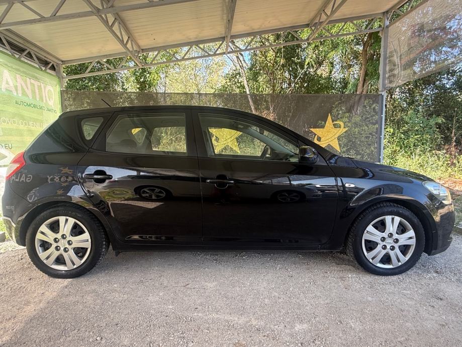 Kia Ceed (cee'd) 1,6 CRDi EX✅UREDNO STANJE✅, fotografija 6