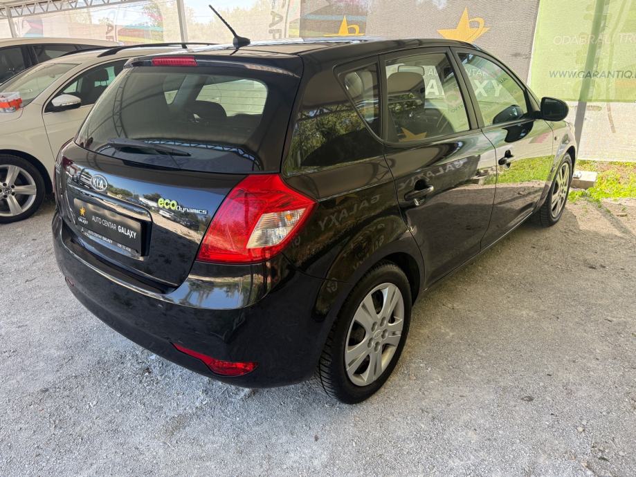 Kia Ceed (cee'd) 1,6 CRDi EX✅UREDNO STANJE✅, fotografija 8