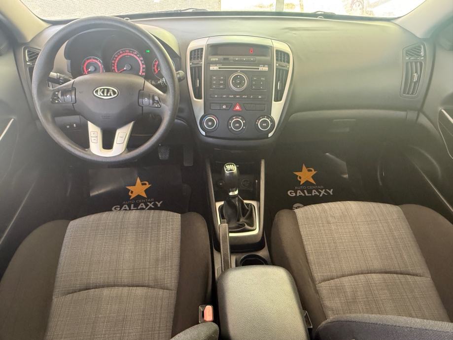 Kia Ceed (cee'd) 1,6 CRDi EX✅UREDNO STANJE✅, fotografija 10
