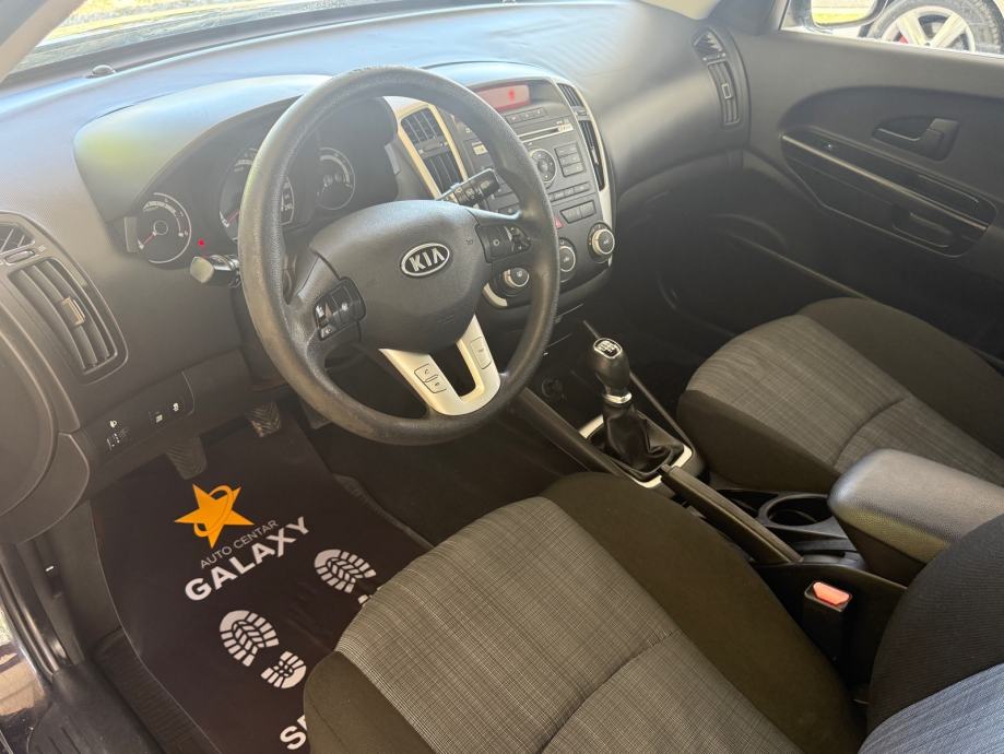 Kia Ceed (cee'd) 1,6 CRDi EX✅UREDNO STANJE✅, fotografija 12