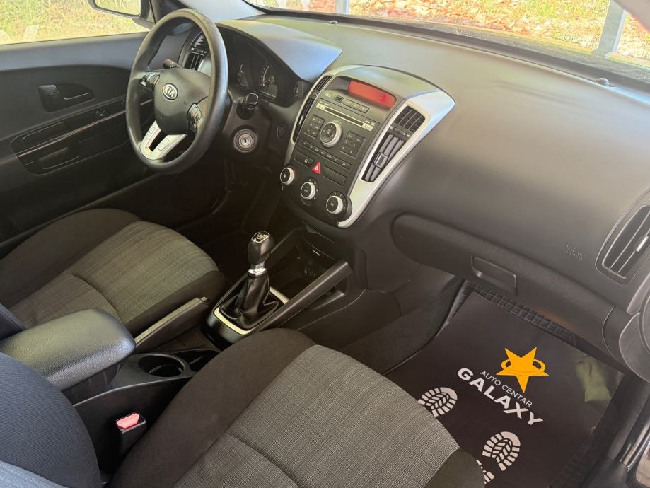 Kia Ceed (cee'd) 1,6 CRDi EX✅UREDNO STANJE✅, fotografija 13