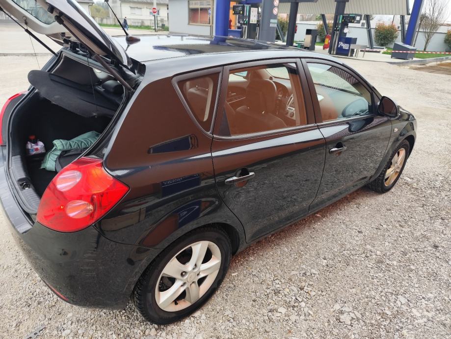 Kia Ceed 1,6 crdi ❗ full oprema ❗registriran 12/26❗, fotografija 5