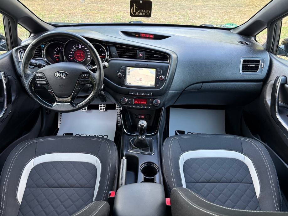 Kia Ceed 1,6 CRDi - GT Line, fotografija 13