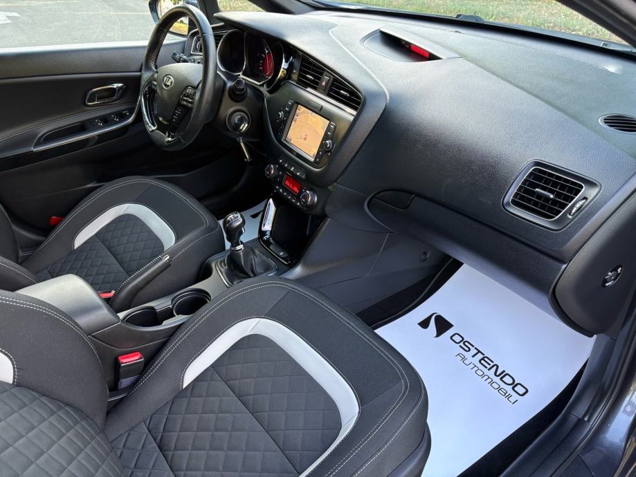 Kia Ceed 1,6 CRDi - GT Line, fotografija 14