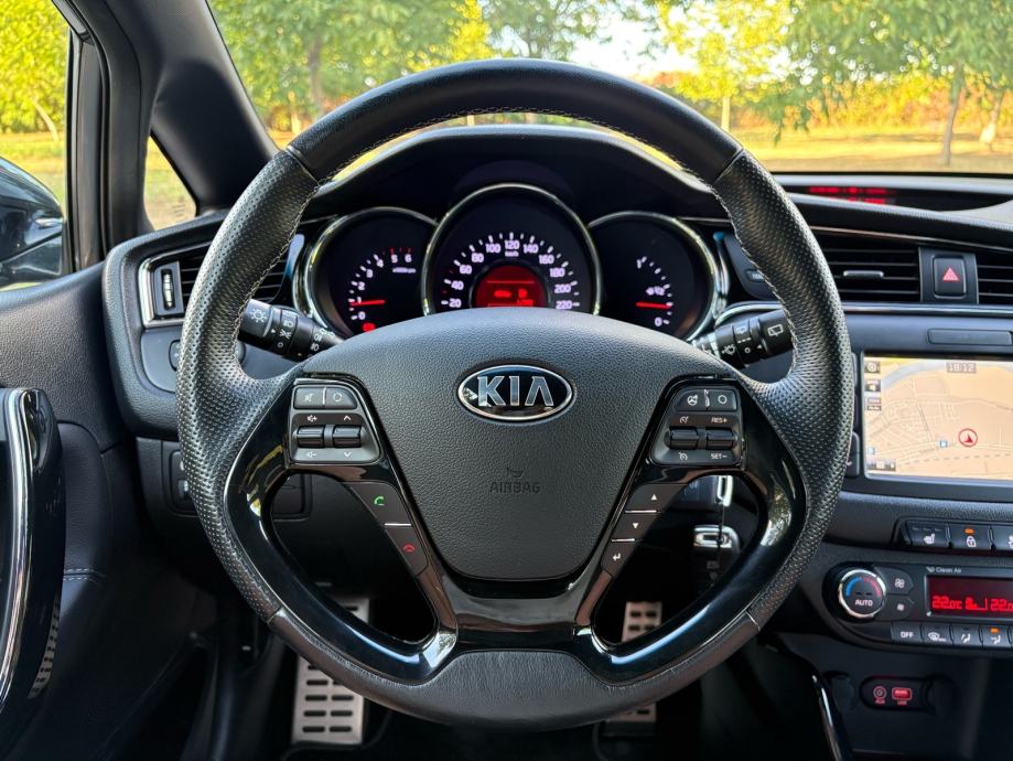 Kia Ceed 1,6 CRDi - GT Line, fotografija 12