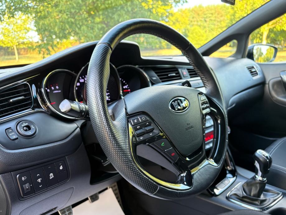 Kia Ceed 1,6 CRDi - GT Line, fotografija 11