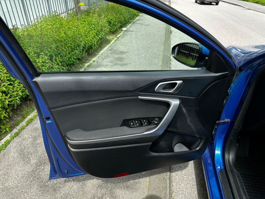 Kia Ceed (cee'd) 1,6 CRDI*Reg.god dana 10/2027*Odlično stanje*, fotografija 9