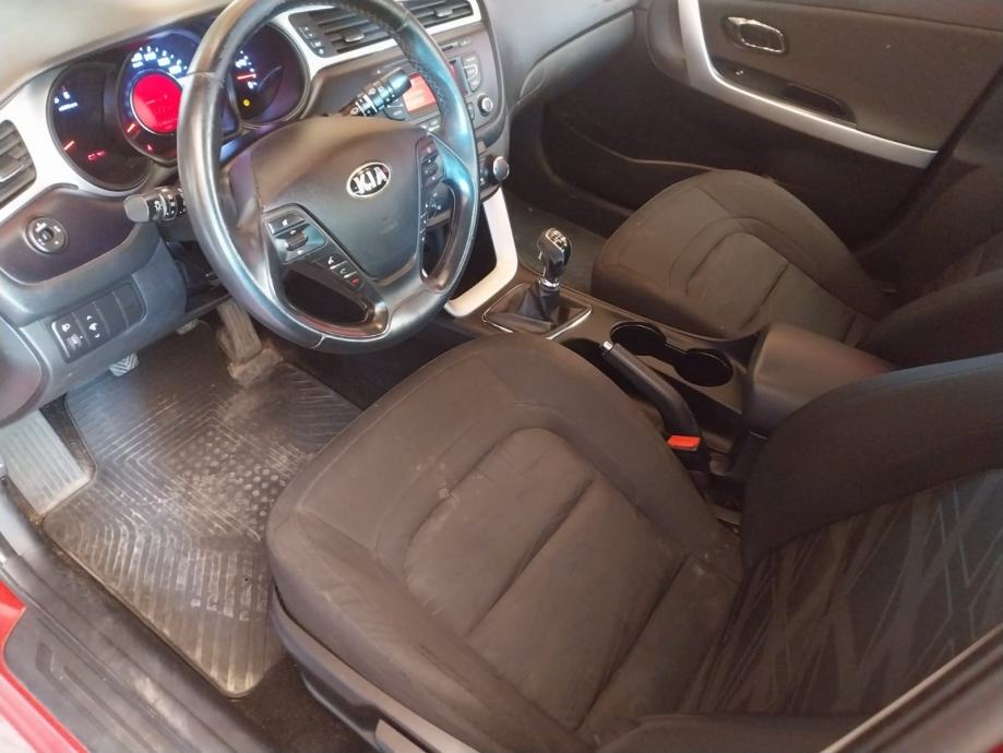 Kia Ceed (cee'd) 1,6 CRDi, fotografija 6