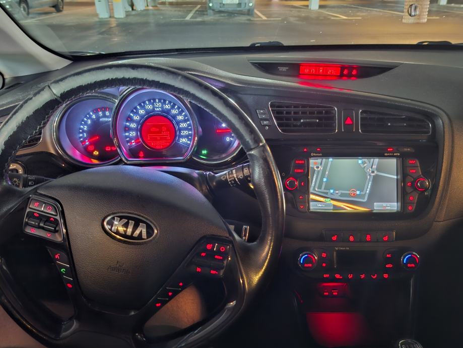 Kia Ceed (cee'd) 1,6 CRDi, fotografija 13