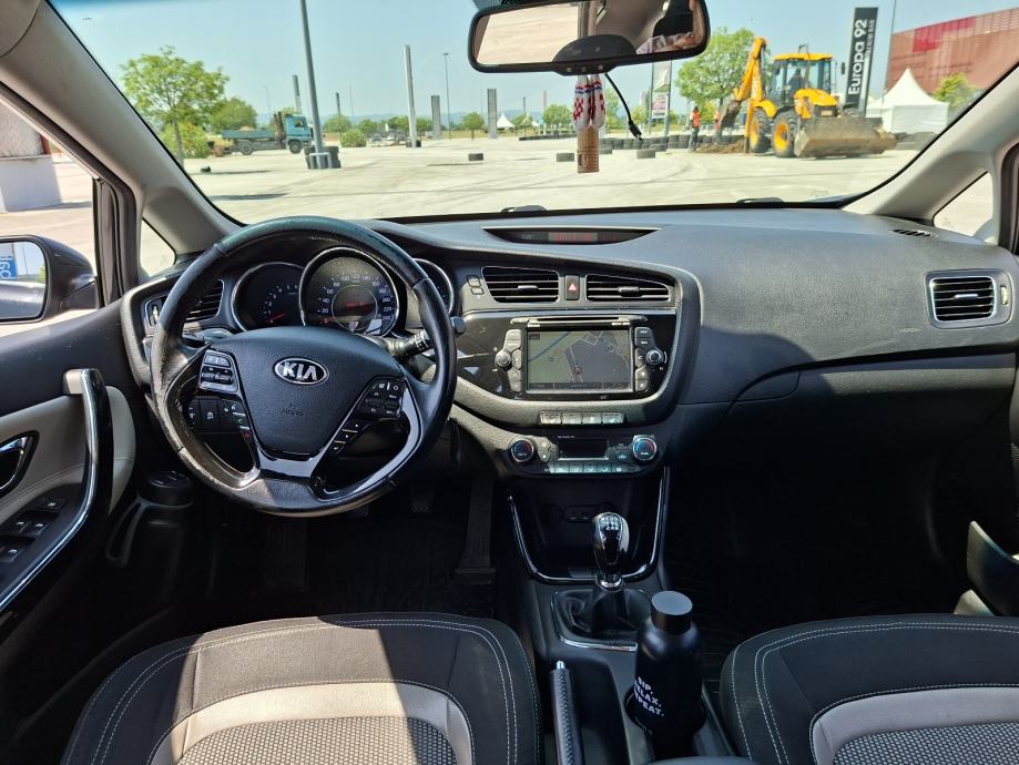 Kia Ceed (cee'd) 1,6 CRDi, fotografija 14