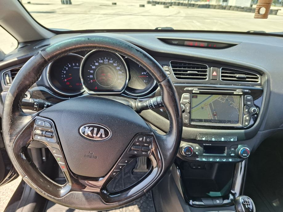 Kia Ceed (cee'd) 1,6 CRDi, fotografija 20