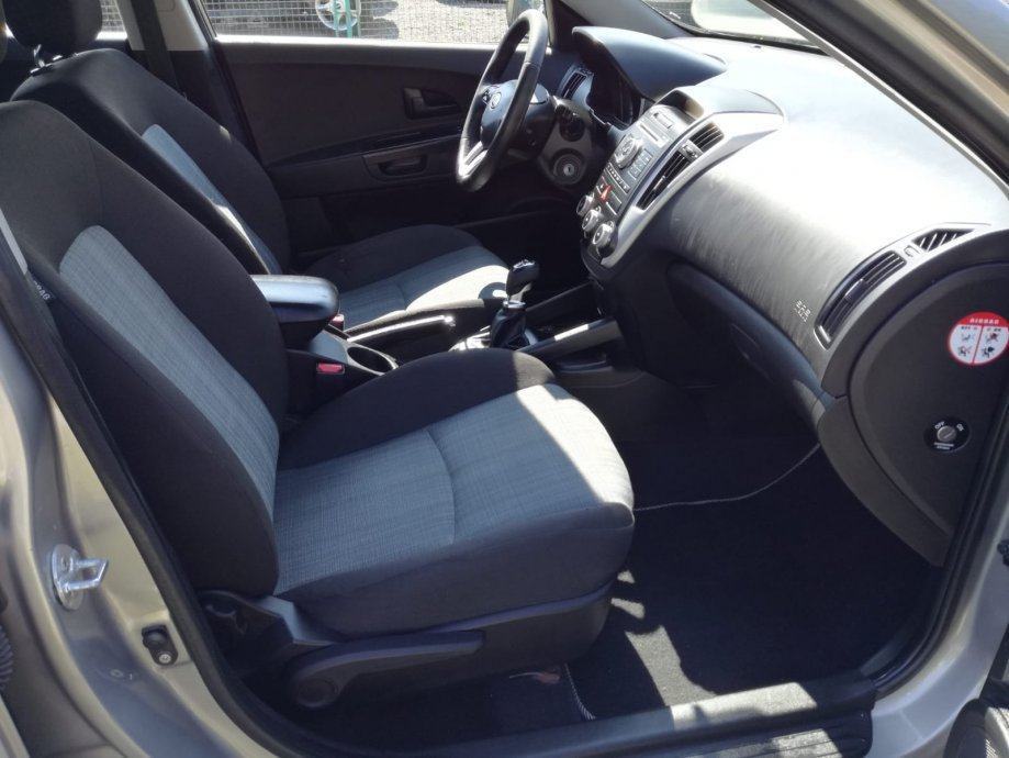 Kia Ceed (cee'd) 1,6 CRDi, fotografija 10