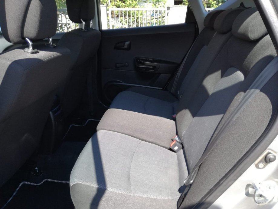 Kia Ceed (cee'd) 1,6 CRDi, fotografija 17